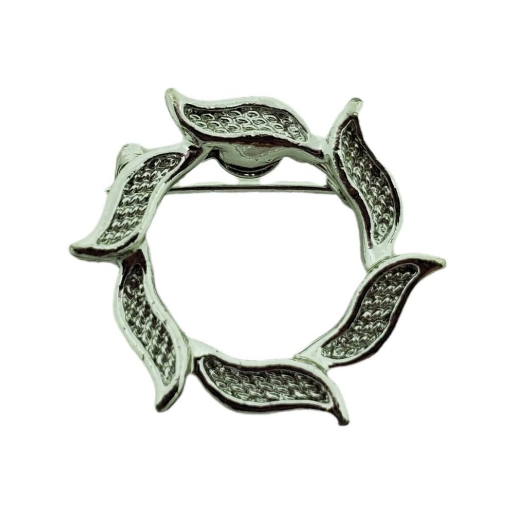 Vintage Signed Gerrys Silver Tone Wreath Brooch Pin 1" With Leaf Design